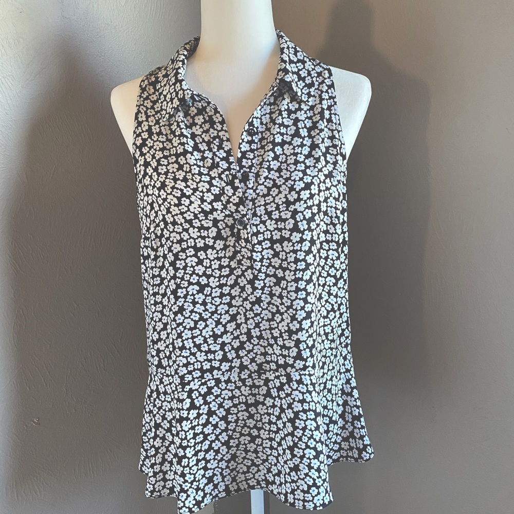 Cabi Befriend Top black/white small floral print pattern with peplum.  Size S